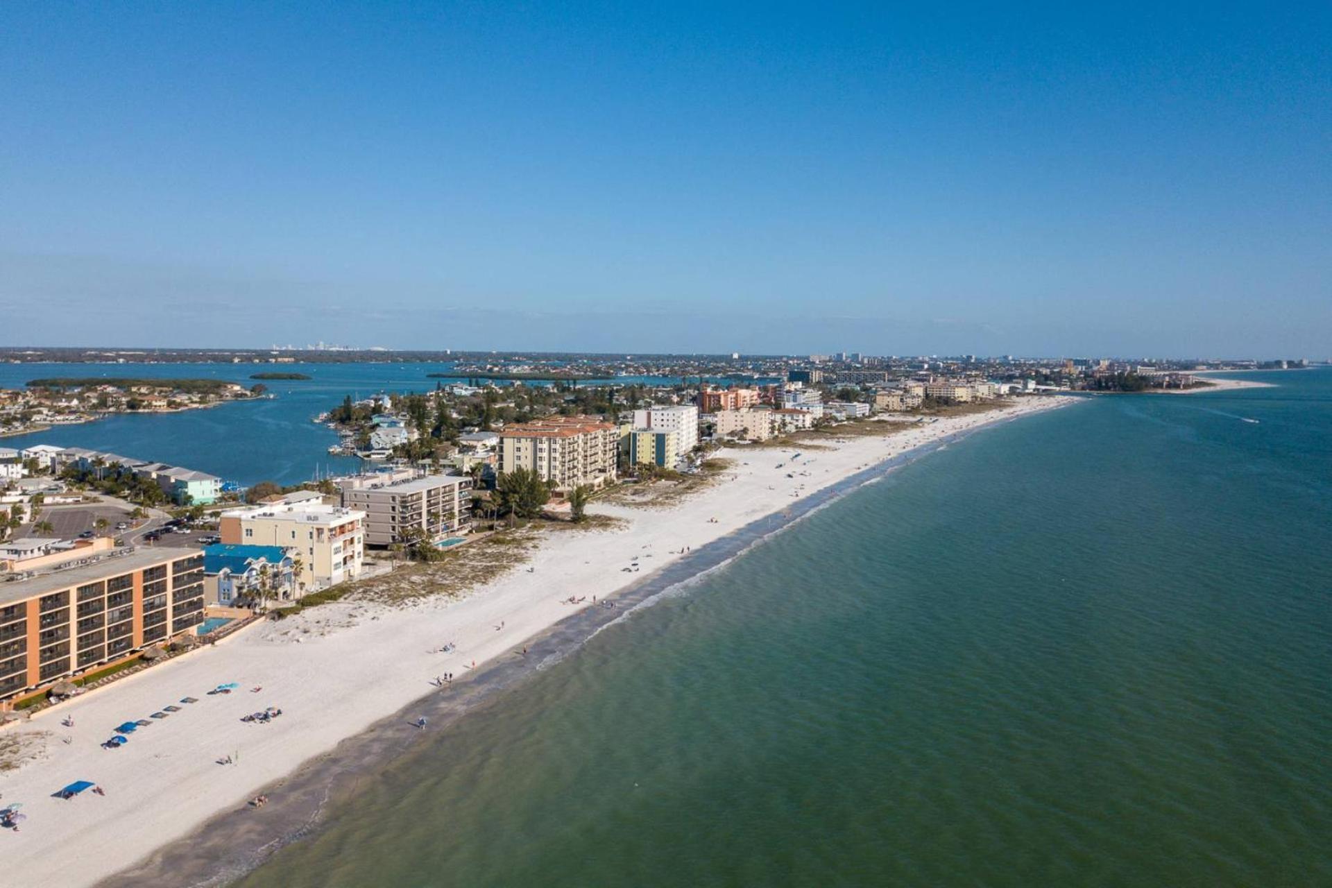 501 - Sea Breeze Villa St. Pete Beach Exterior photo